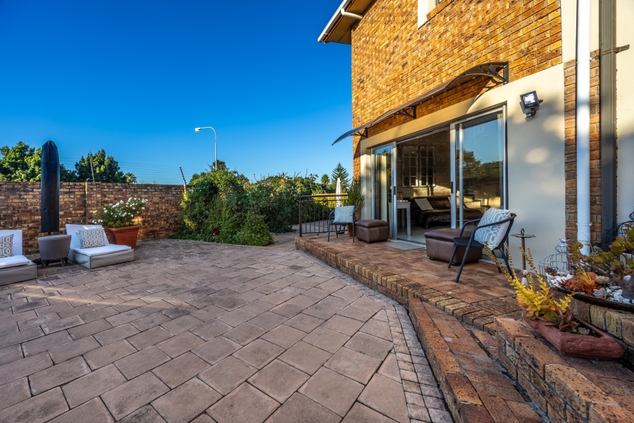 6 Bedroom Property for Sale in Eversdal Western Cape